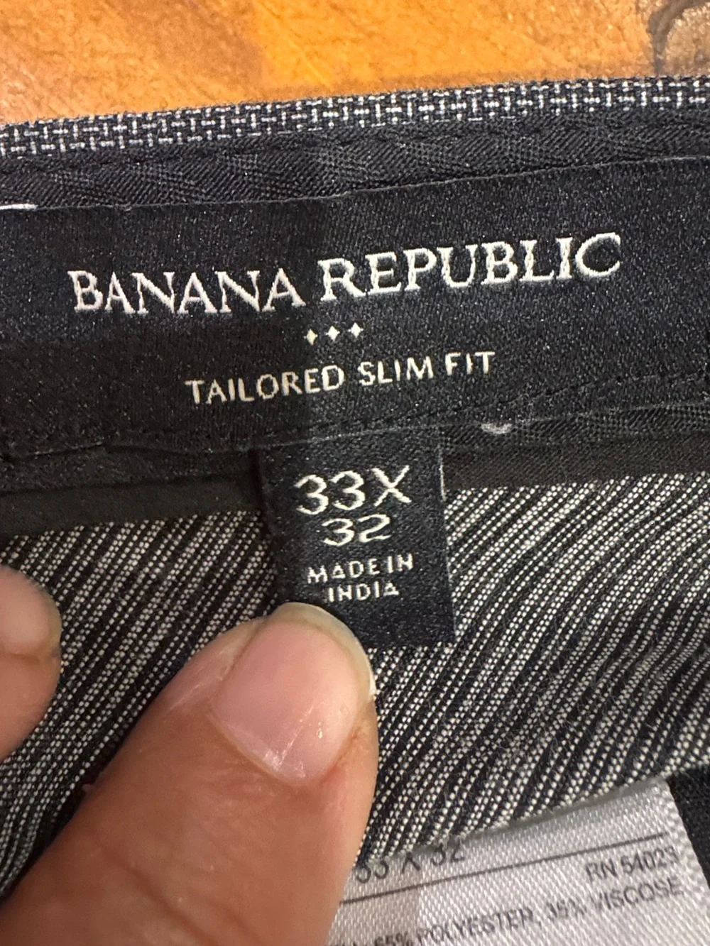 BANANA REPUBLIC Men’s Slim Fit Gray Suit- size 40 regular and pants are 33/32
